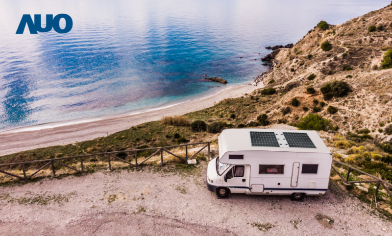 「可撓輕量化太陽光電板SunCurva」使用輕量特殊耐候型複合板取代傳統太陽能板的玻璃前板，不僅降低70%重量，每米平方僅3Kg；具有抗衝擊性能及通過電磁相容性測試，可應用於交通運輸工具，如露營車、遊艇等